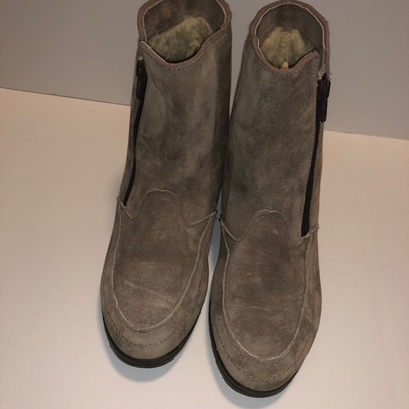 Genuine Leather Hush Puppy Boots - Picture 2 of 7